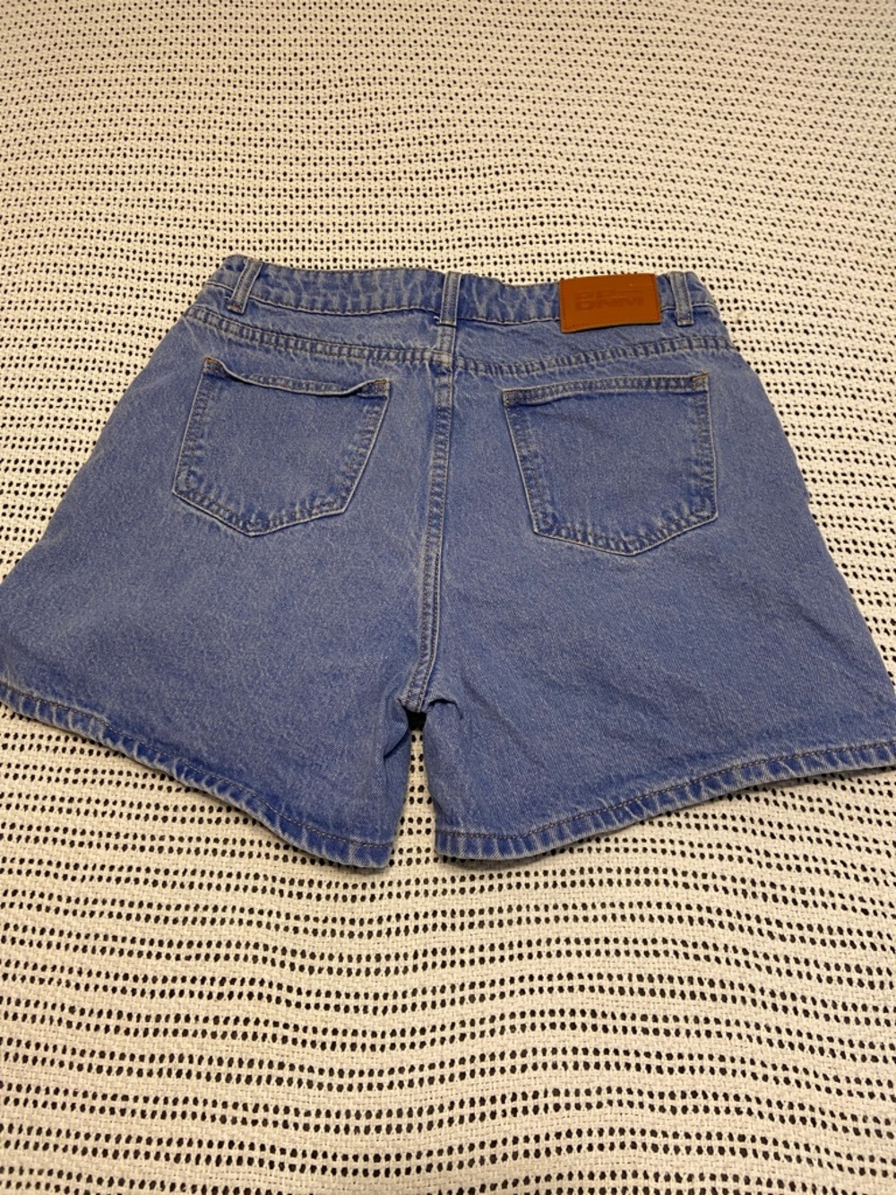 Princess Polly Denim Hi Rise Medium Wash Jean Shorts Zip Fly Size 10